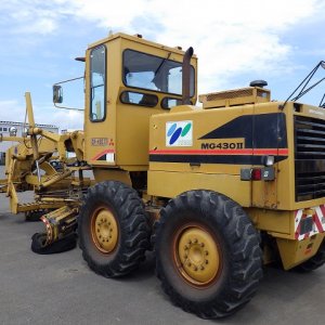 MITSUBISHI MG430E ★ Road Equipment ★ CAB, Scarifer, Blade(3,710mm), A/C, 48,800km - Image 3